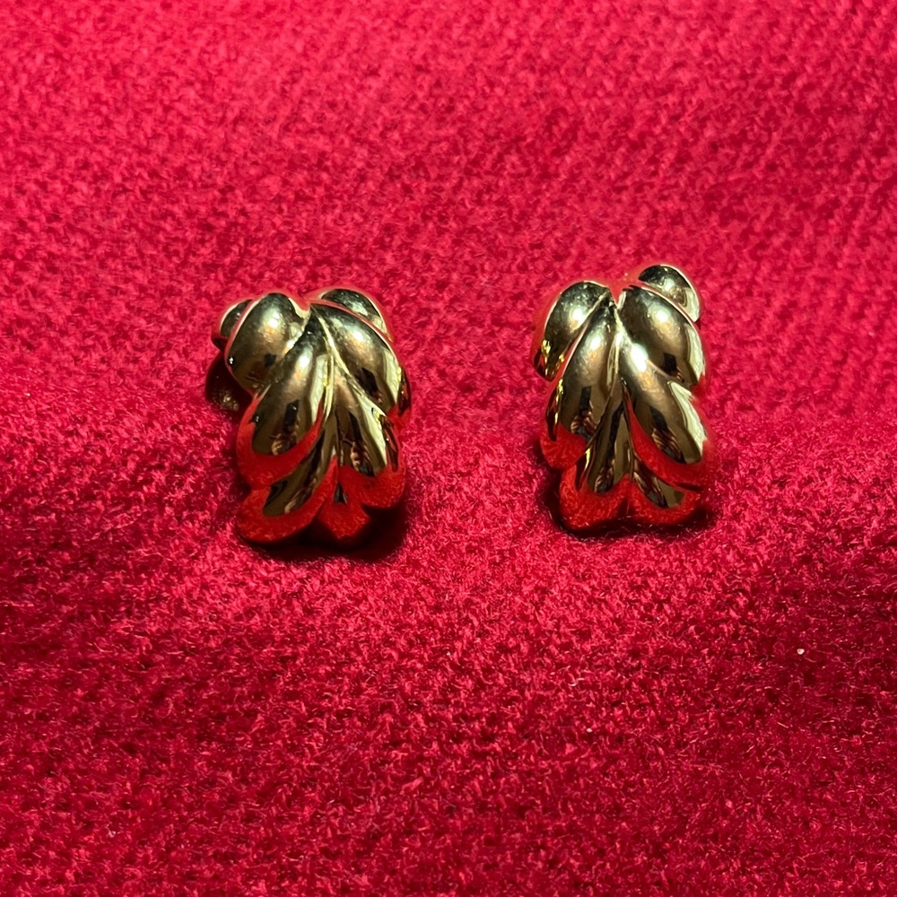 Elegant Joan Rivers Golden Leaf Design Hoop Clip-on Earrings - Mint Condition